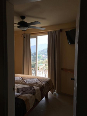  Hotel y Estancia 24-7  Хилитла